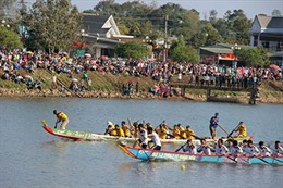 Sôi nổi giải đua thuyền nam truyền thống tỉnh Đắk Lắk năm 2015